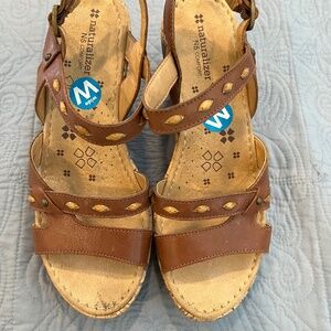 EUC Naturalizer 8.5W Brown Leather Wedges